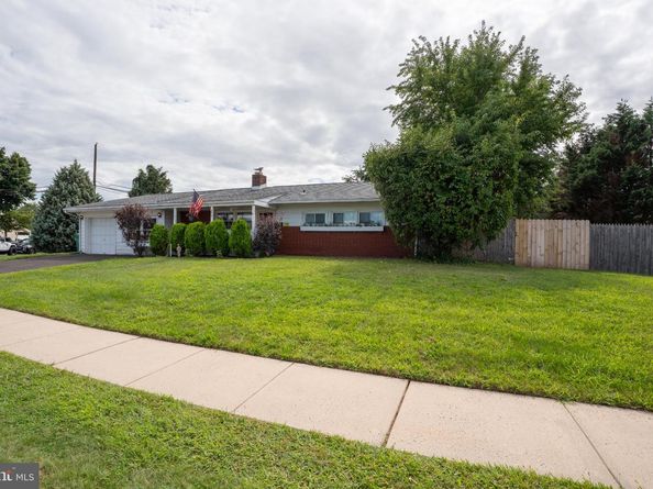 35 Spiral Lane, Levittown PA 19055