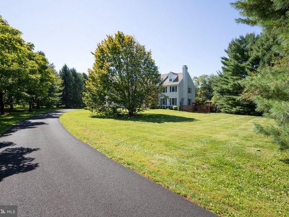 13 Crestwood Circle, New Hope PA 18938