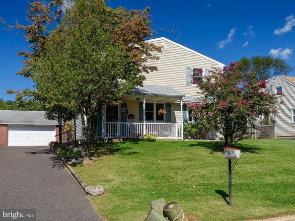 9818 Woodfern Road, Philadelphia PA 19115