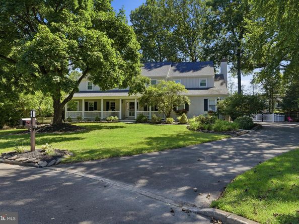 6 Moon Circle, Yardley PA 19067