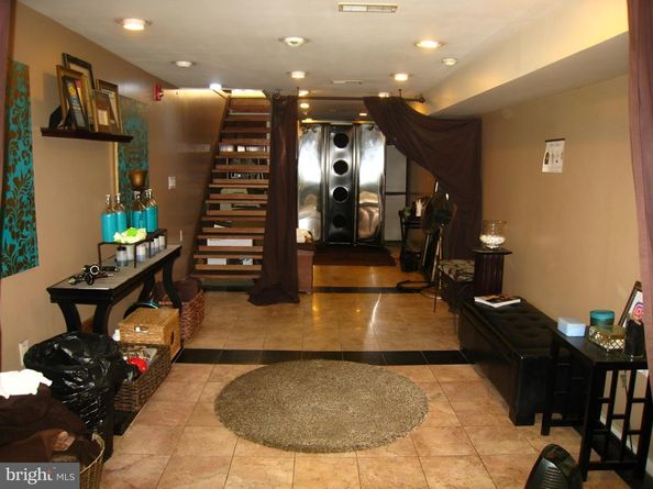 815 S 4TH Street, Philadelphia PA 19147