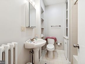 1127 Green Street, Philadelphia PA 19123