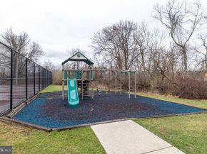 10204 Valley Forge Circle 204, King Of Prussia PA 19406