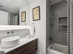 233 Chestnut Street 4, Philadelphia PA 19106