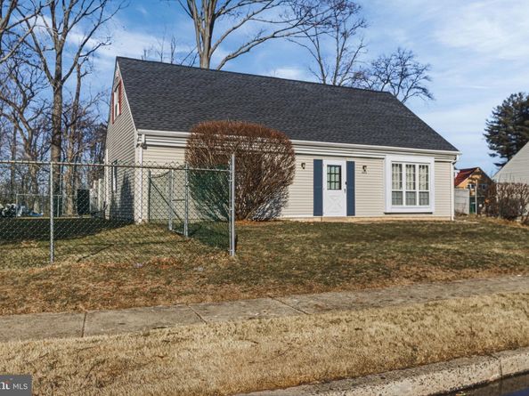 1999 Hollandale Drive, Bensalem PA 19020