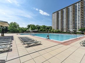 5225 Pooks Hill Road 422N, Bethesda MD 20814