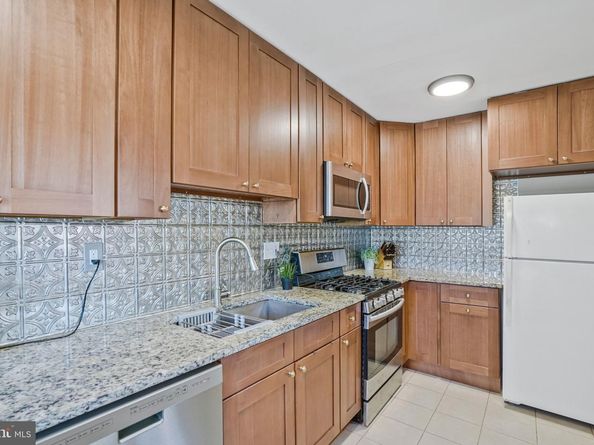 98 S Iris Street S, Alexandria VA 22304