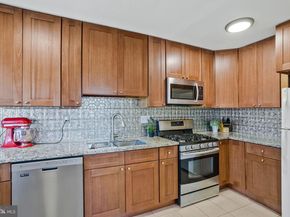 98 S Iris Street S, Alexandria VA 22304