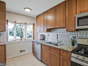 98 S Iris Street S, Alexandria VA 22304