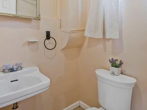 98 S Iris Street S, Alexandria VA 22304