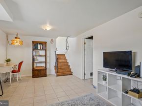 98 S Iris Street S, Alexandria VA 22304