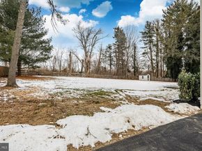 1427 Sugartown Road, Berwyn PA 19312