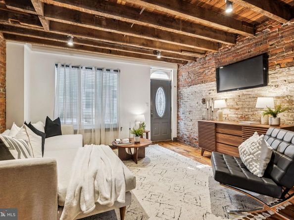 1318 S Warnock Street, Philadelphia PA 19147