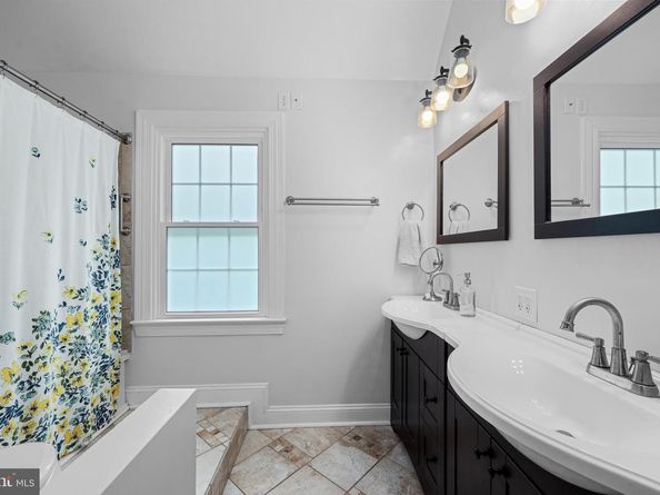 1130 17TH Street S, Arlington VA 22202