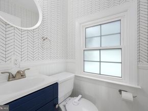1130 17TH Street S, Arlington VA 22202