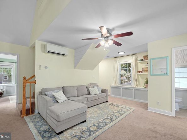 1130 17TH Street S, Arlington VA 22202