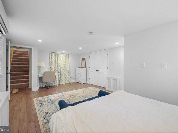 1130 17TH Street S, Arlington VA 22202