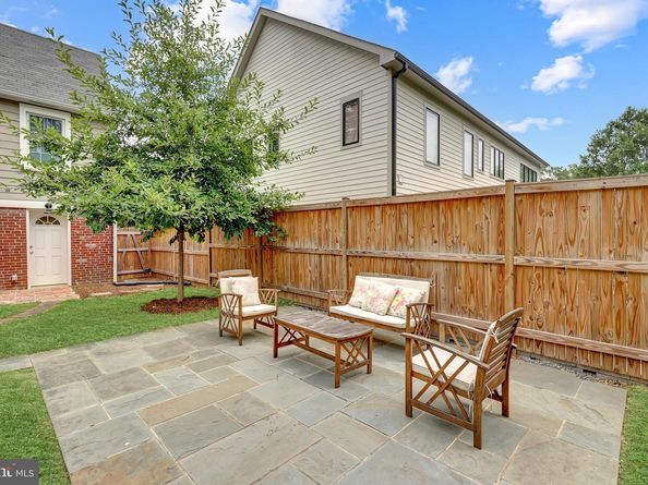 1130 17TH Street S, Arlington VA 22202