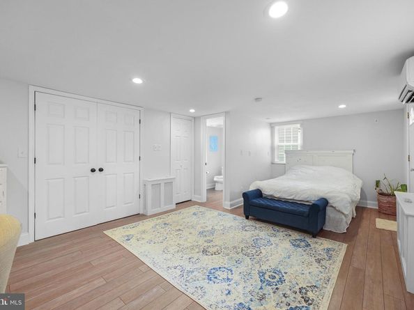 1130 17TH Street S, Arlington VA 22202