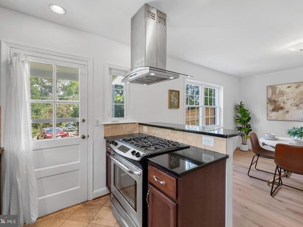 802 Janneys Lane, Alexandria VA 22302