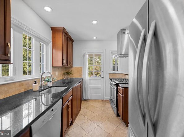 802 Janneys Lane, Alexandria VA 22302