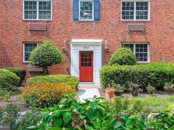 1612 W Abingdon Drive