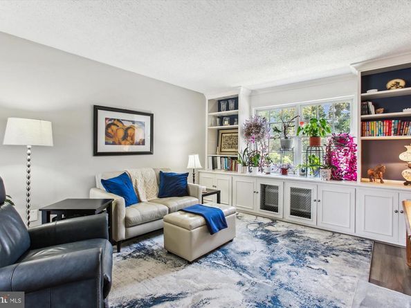1612 W Abingdon Drive 202, Alexandria VA 22314