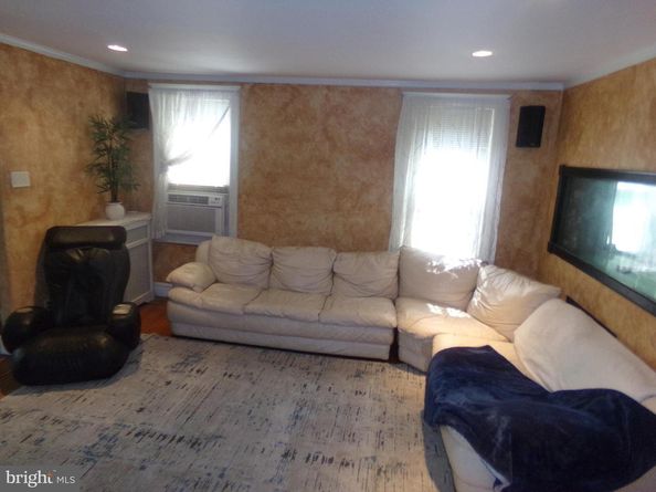 157 W Plumstead Avenue, Lansdowne PA 19050