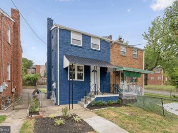 24 55TH Street NE
