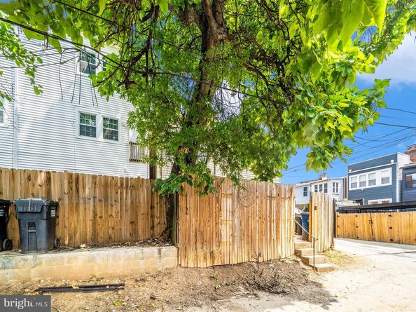 1214 18TH Place NE, Washington DC 20002
