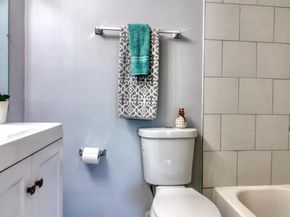 2914 Kings Chapel Road 16, Falls Church VA 22042