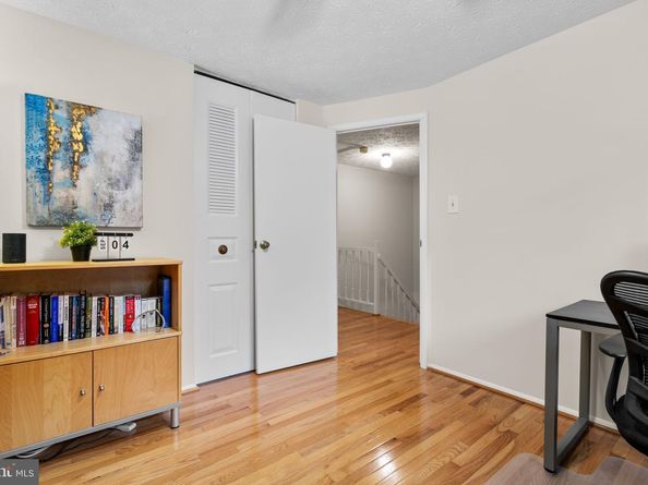 2306 Middle Creek Lane, Reston VA 20191