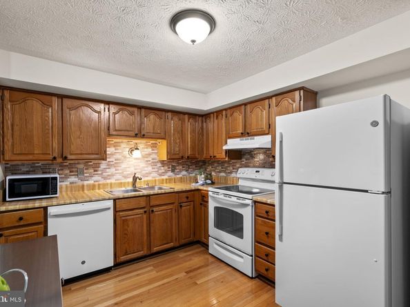 2306 Middle Creek Lane, Reston VA 20191