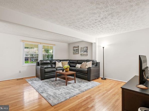 2306 Middle Creek Lane, Reston VA 20191