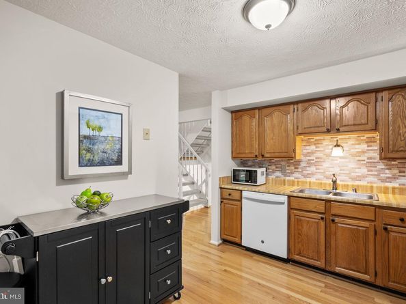 2306 Middle Creek Lane, Reston VA 20191