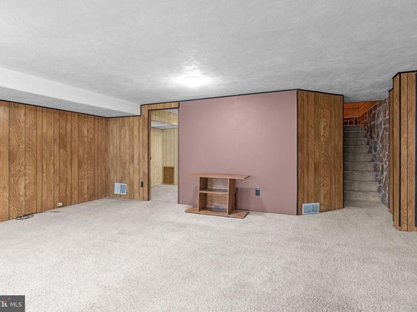 9990 Sandy Road, Philadelphia PA 19115
