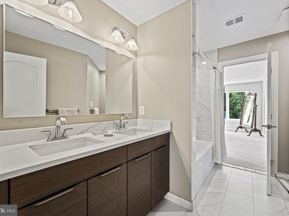 11103 Chessington Place, Reston VA 20194