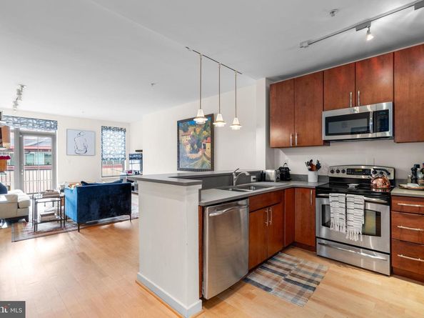 2412 17TH Street NW 301, Washington DC 20009