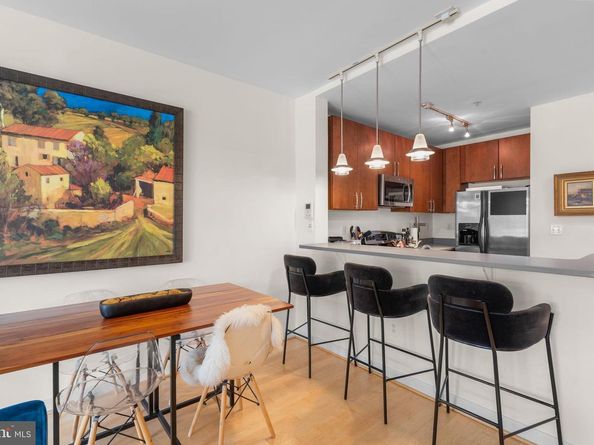 2412 17TH Street NW 301, Washington DC 20009