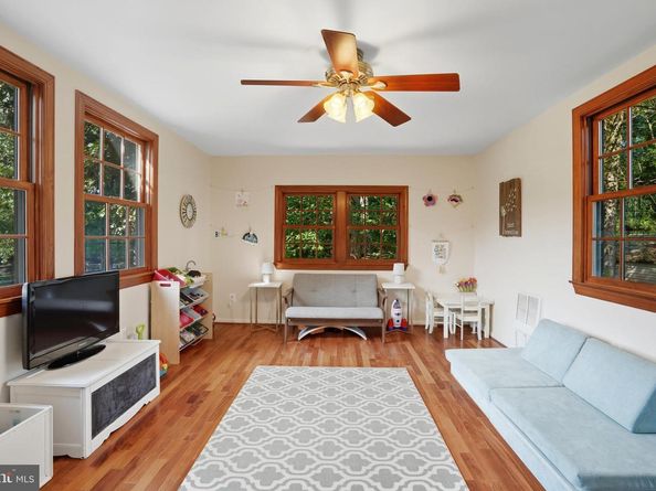 2908 Monroe Place, Falls Church VA 22042