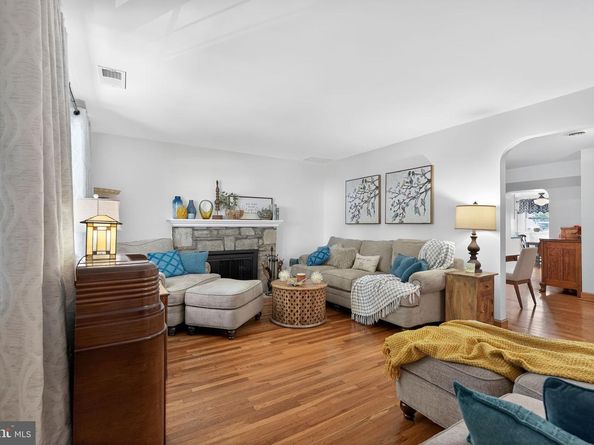 828 Hoffnagle Street, Philadelphia PA 19111