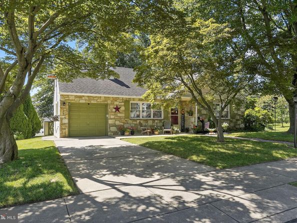 828 Hoffnagle Street, Philadelphia PA 19111