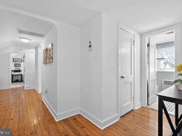 828 Hoffnagle Street, Philadelphia PA 19111