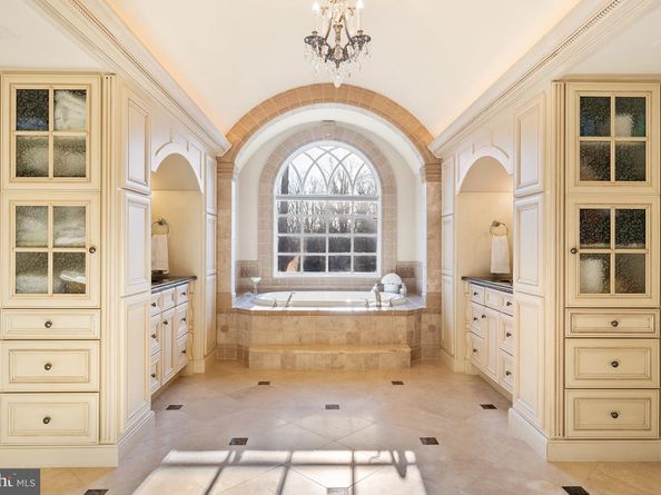 1221 Mottrom Drive, Mclean VA 22101