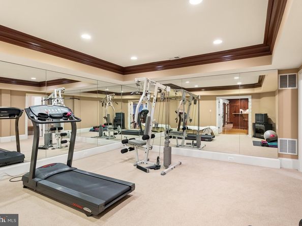 1221 Mottrom Drive, Mclean VA 22101