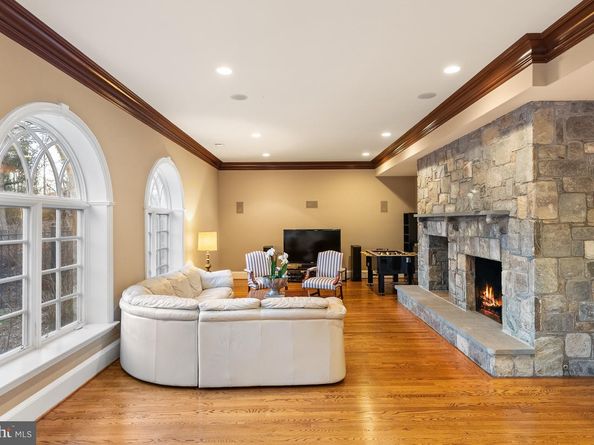 1221 Mottrom Drive, Mclean VA 22101