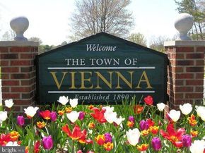 920 Cottage Street SW, Vienna VA 22180