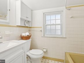 907 Glenview Street, Philadelphia PA 19111