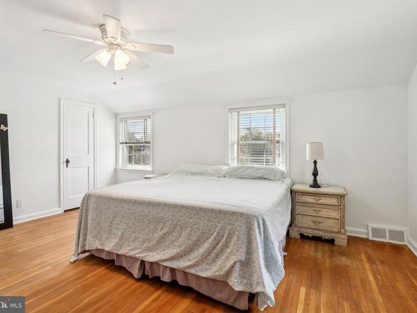 907 Glenview Street, Philadelphia PA 19111