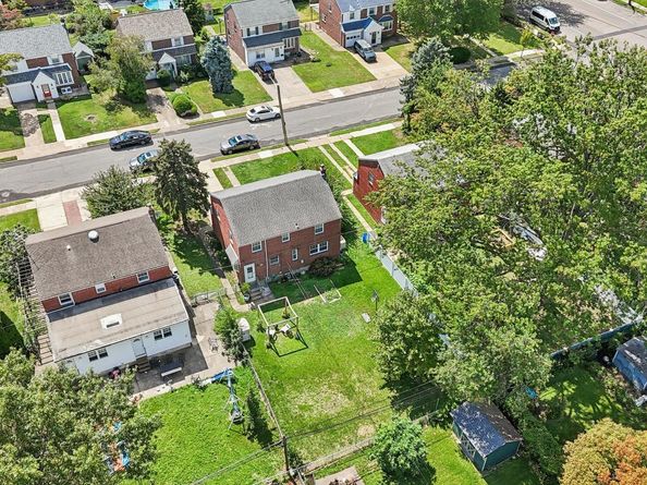 907 Glenview Street, Philadelphia PA 19111